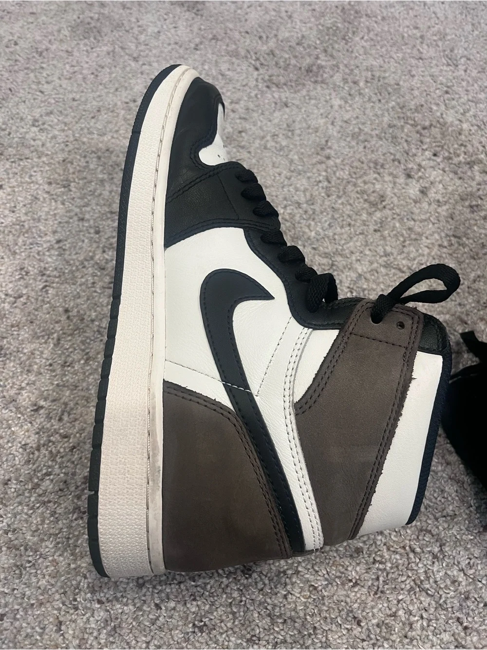 Air Jordan 1 Retro High OG Dark Mocha - Picture 12 of 16